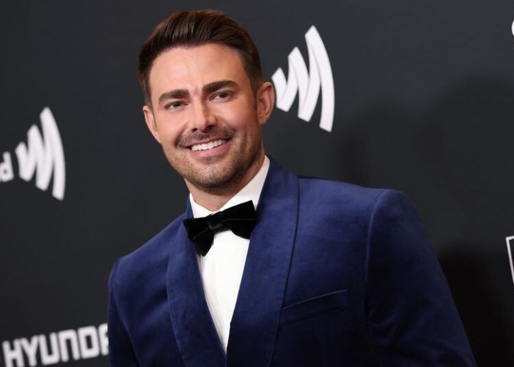 A estrela de 'Mean Girls', Jonathan Bennett, sobre qual celebridades 'leriam os Plastics até a sujeira'