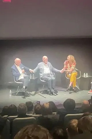 A estrela de “Sopranos” Dominic Chianese comemora 95º aniversário com Edie Falco e David Chase