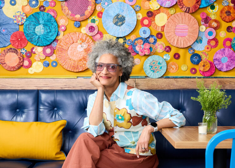 A famosa chef Carla Hall é autenticamente ela mesma