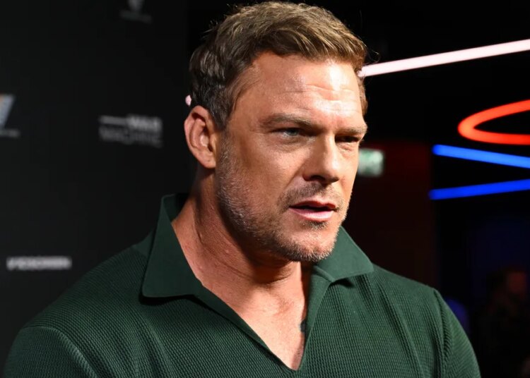 A polícia finalmente tem uma opinião sobre a briga de Alan Ritchson com o vizinho
