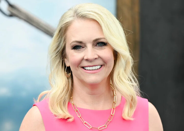 A rainha da TV dos anos 90, Melissa Joan Hart, 49, é uma beleza natural em um novo biquíni Foto: 'Mermaid Smokeshow'