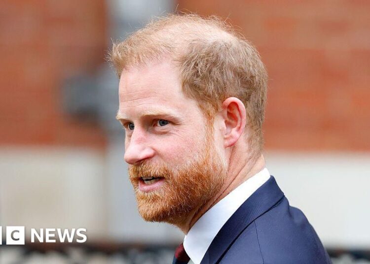 A última rivalidade do Príncipe Harry com a imprensa acabou (por enquanto). Aqui estão sete lições principais