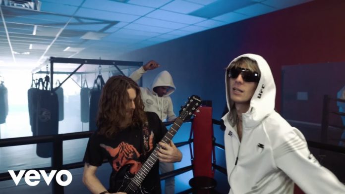 Alt-Pop Upstart $kin Up dá socos com a nova música de alta energia “Fight Night”