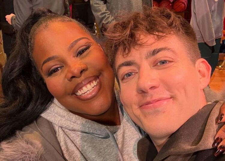Amber Riley se reúne com Kevin McHale, co-ator de “Glee”, como convidado especial no revival de “Spelling Bee” da Off-Broadway
