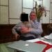 'Andrew Mountbatten-Windsor posa com jovem no colo' | Real | Notícias