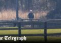 Andrew Mountbatten-Windsor visto pela primeira vez desde a prisão no mês passado