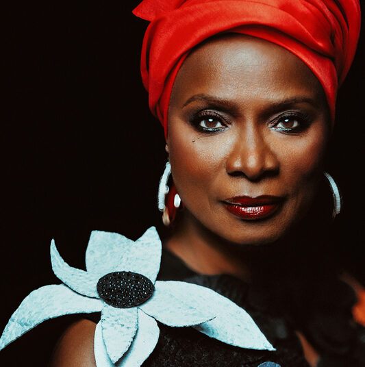 Angélique Kidjo compartilha novo single “Fall On Me”