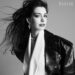 Anne Hathaway admite que se sente ‘muito derrotada’ pela ideia de equilíbrio quando é mãe de 2 filhos