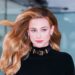 As camisetas gráficas de Lili Reinhart dizem mais do que você pensa