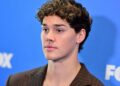 As fotos sexy sem camisa de Noah Beck em 'Baywatch' se tornam virais