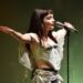 Assista Chvrches estrear nova música ‘Conman’ no Royal Albert Hall