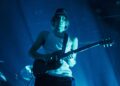 Assista Geese estrear a nova música 'Apollo' ao vivo em Berlim