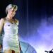 Assista Robyn estrear músicas de 'Sexistential' e apresentar os sucessos no show intimista de lançamento do álbum em Londres