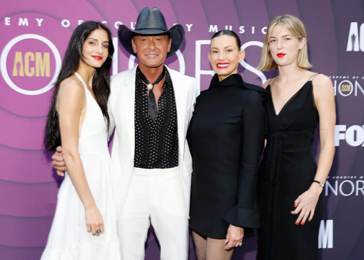 Audrey, filha de Tim McGraw e Faith Hill, faz comentários raros sobre seus pais famosos: 'Tão orgulhoso'