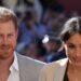 Autor atacado por Harry e Meghan revida brutalmente | Real | Notícias