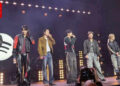 BTS promove ARIRANG em Nova York com Suki Waterhouse; presenteie o EXÉRCITO com o desempenho EPIC 'Swim', '2.0' - ASSISTA |