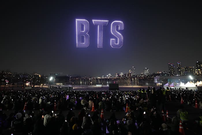 BTS retorna com show de retorno em Seul após um hiato de quatro anos
