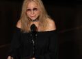 Barbra Streisand chora durante apresentação de Robert Redford no Oscar