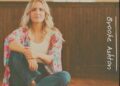 Brooke Ashton anuncia novo álbum ‘The Love of Song’