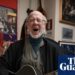 Cantando as notícias: a história do último 'cantastorie' da Itália – ainda atuando aos 90 anos | Música