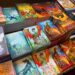Casa esgotada celebra o lançamento do último livro 'Wings of Fire' de Tui T. Sutherland na Academy of Music em Northampton