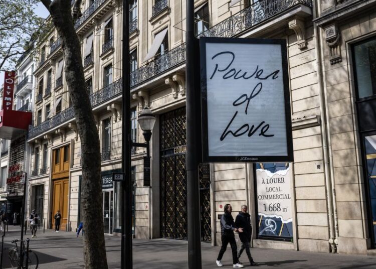 Celine Dion anuncia retorno aos palcos com 10 shows em Paris