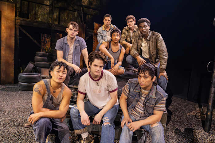 Chore ao ver 'The Outsiders' no Fisher Theatre até 15 de março