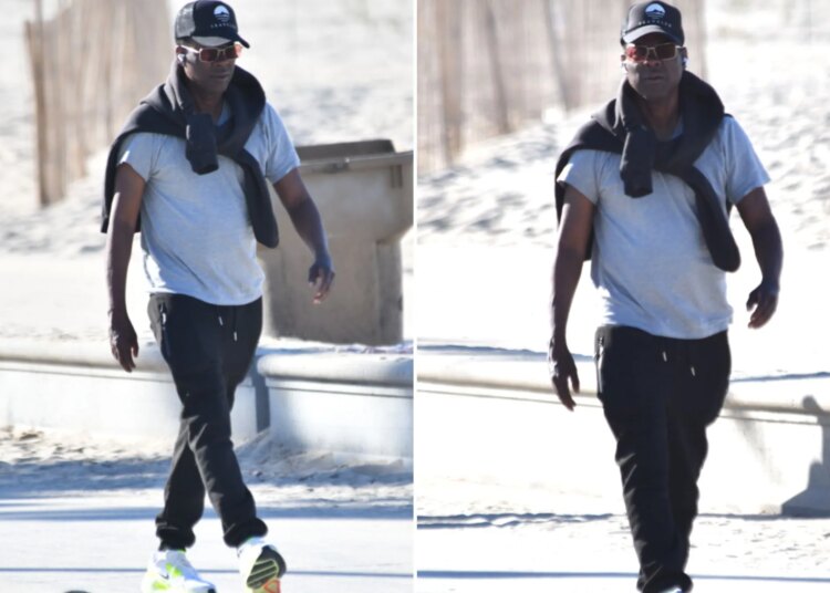 Chris Rock dá um passeio suado na praia de Los Angeles enquanto a onda de calor desce no SoCal