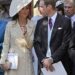Como Andrew entrou no 'modo tubarão-frade' e tentou se destacar no centro das atenções de Kate, de acordo com um especialista em linguagem corporal