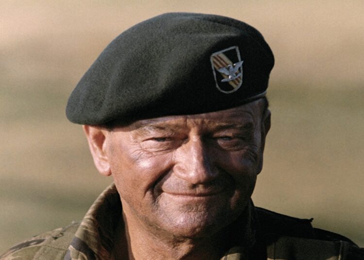 Como o filme de John Wayne de 1968, 'Os Boinas Verdes' dividiu sua base de fãs