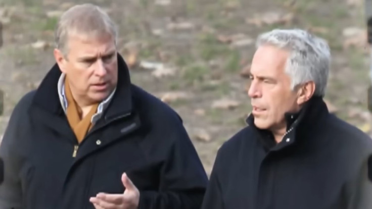 Como o príncipe Andrew legitimou Jeffrey Epstein? Disgraced Royal supostamente 'se encaixa tão bem' no círculo íntimo do pedófilo