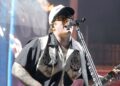 Country Star estreia nova música emocionante sobre tiroteios em escolas