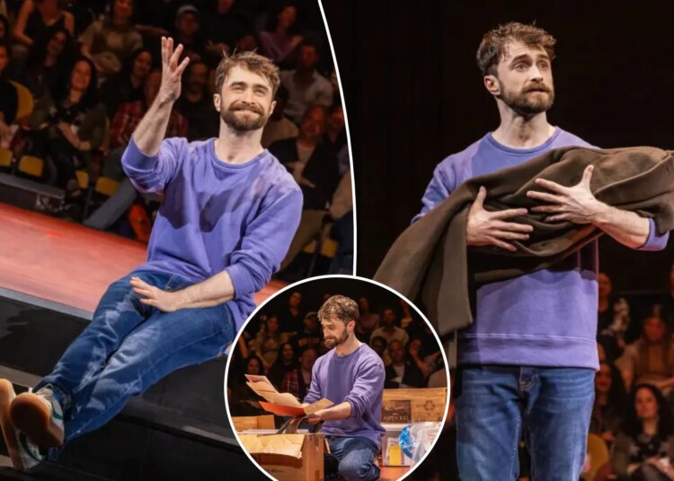 Daniel Radcliffe conversa com o público em um doce show solo