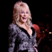 Dolly Parton compartilha atualizações de saúde durante a primeira aparição importante em meses