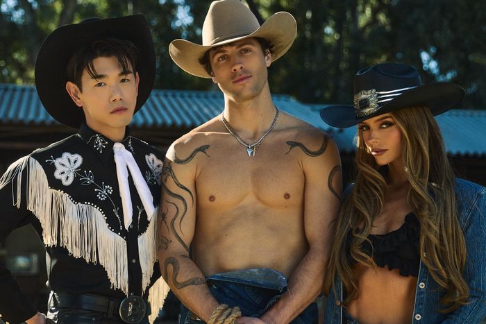Eric Nam se vinga de Rob em seu novo videoclipe