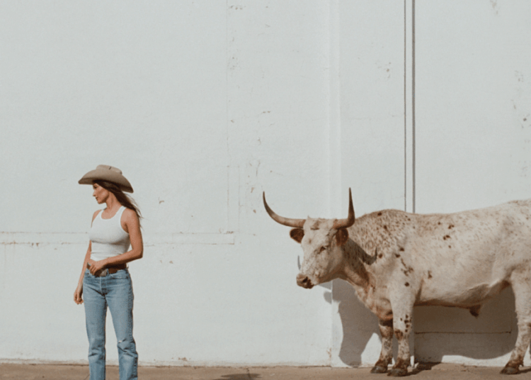 Estamos viajando para o ‘meio do nada’ com a nova música de Kacey Musgraves (e adoramos lá)