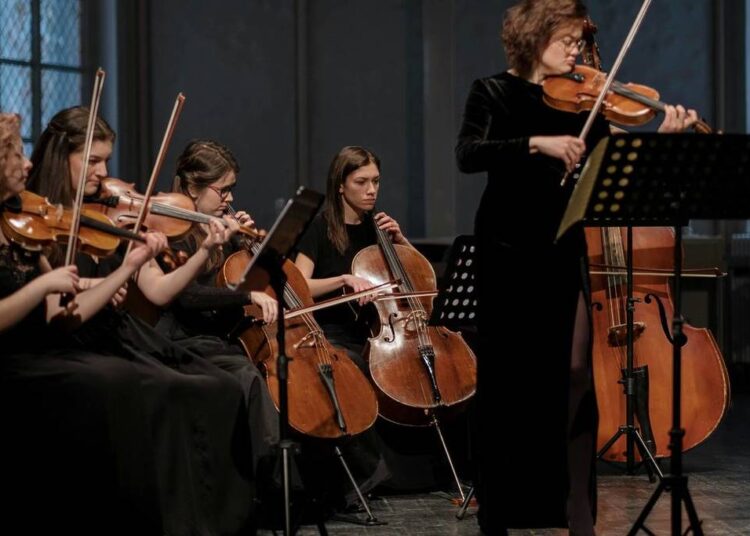 Este relatório detalha como os jovens americanos estão recuperando o cenário musical mais sofisticado da cidade