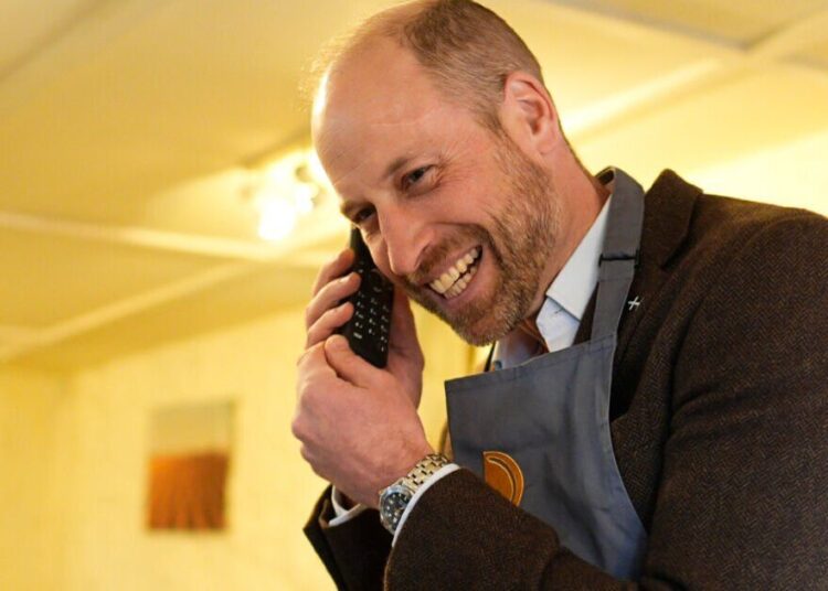 Fãs desmaiam enquanto o Príncipe William fala sobre a Princesa Kate com co-Fãs de 7 palavras desmaiam como Príncipe | Real | Notícias