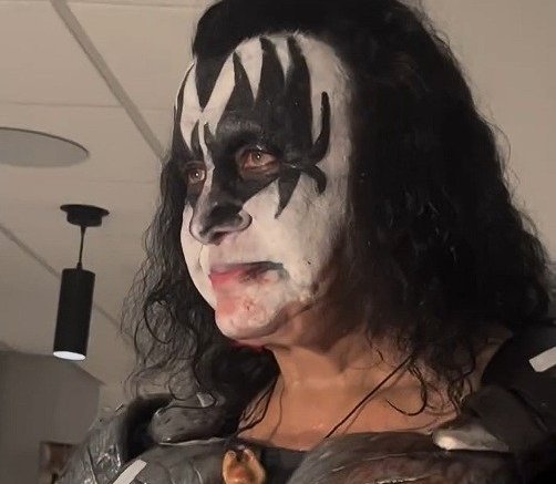 Gene Simmons critica celebridades que são politicamente expressivas