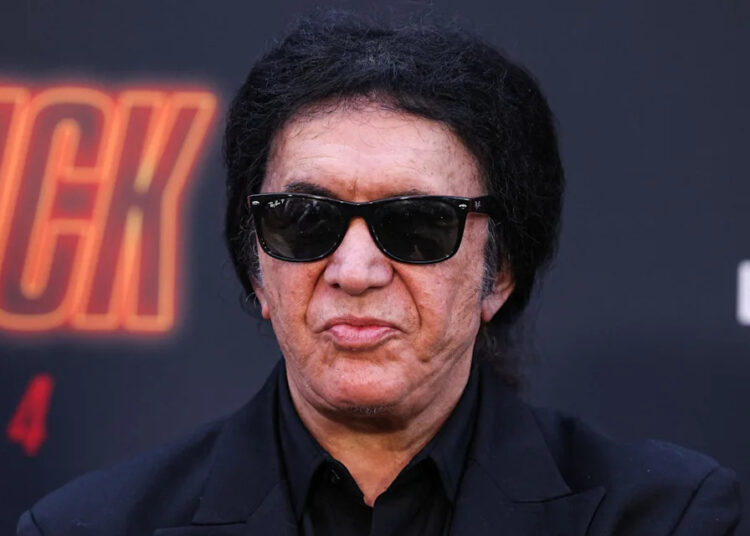 Gene Simmons tem uma mensagem contundente para celebridades que falam sobre política