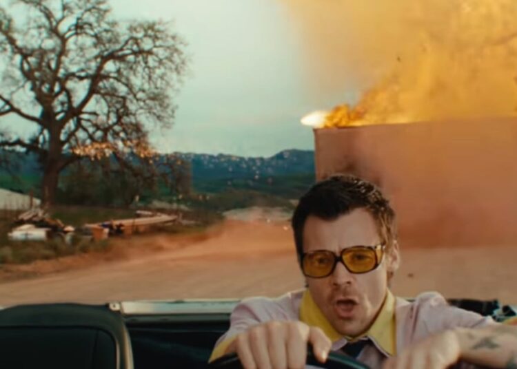 Harry Styles é um herói de ação casual no vídeo de ‘American Girls’