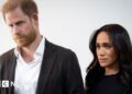 Harry e Meghan acusam autor real de ‘conspiração maluca’ – BBC
