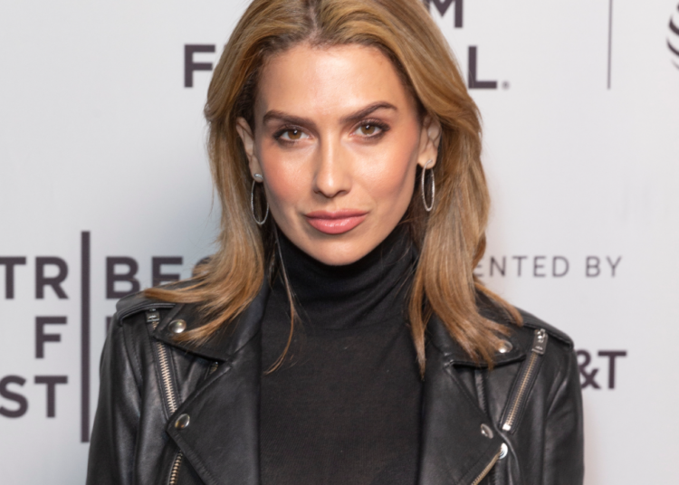 Hilaria Baldwin apela no Instagram para encontrar compradores para sua casa de US$ 20 milhões em Hamptons