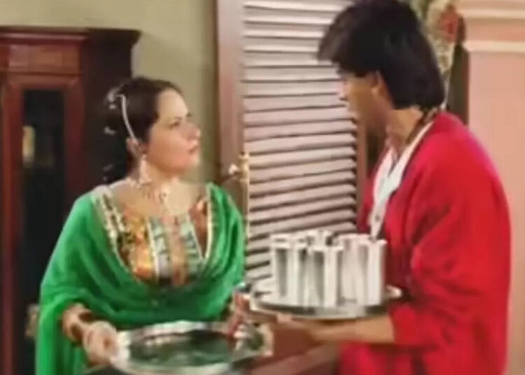 Himani Shivpuri relembra um primeiro encontro com Shah Rukh Khan; Diz que a estrela de 'King' trabalhou como artista júnior em seu filme | Notícias de filmes em hindi