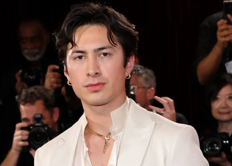 Hudson Williams liderará 'Apparatus', thriller de comédia de humor negro, ao lado de Dylan O'Brien