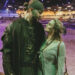 Hunter King se casa com Chris Copier no Medieval Times no Dia dos Namorados