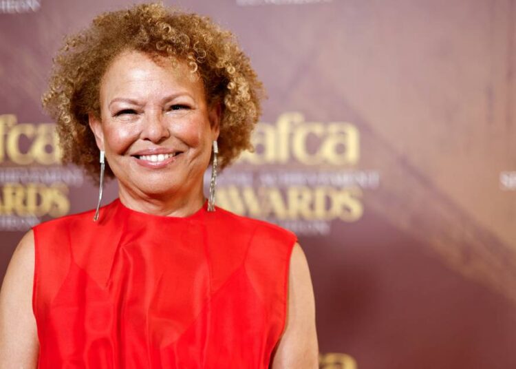 Ícone certificado: Debra Lee está recebendo flores | Notícias