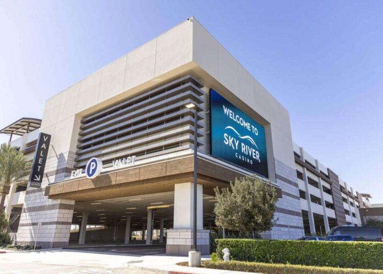 Inaugurado o estacionamento de cinco andares da Sky River, promovendo o entretenimento e o desenvolvimento tribal em Elk Grove