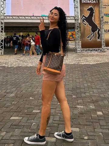 Influenciadora Larissa Machado morre aos 30 anos em acidente de moto de terror