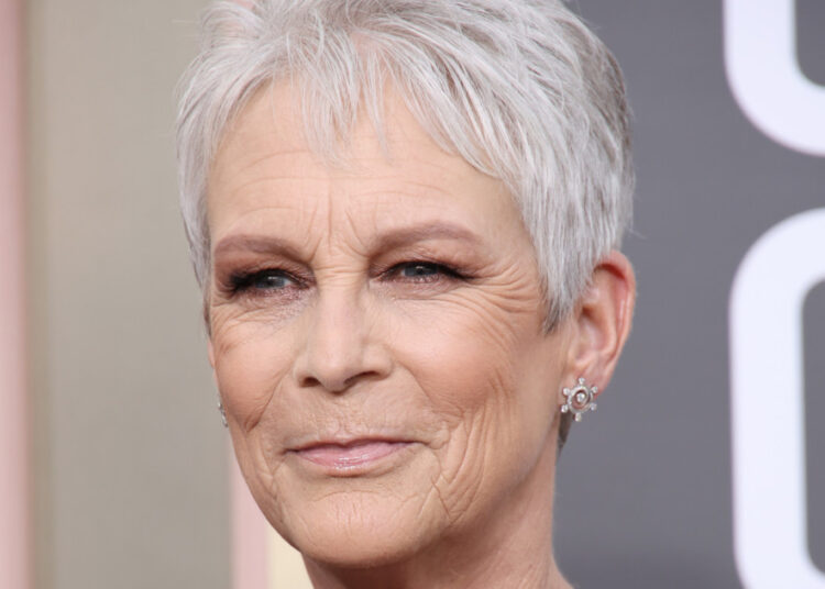 Jamie Lee Curtis, 67, mostra sua lingerie em uma nova selfie picante em sua limusine